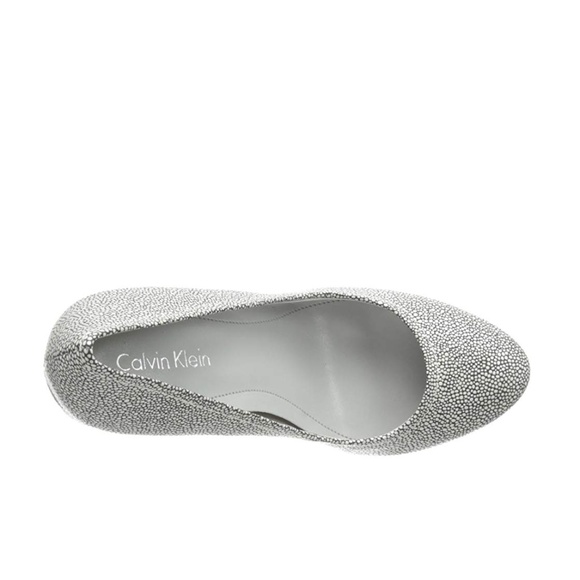 Calvin Klein Leather Kendall Pumps, Stingray - NWT - Picture 2 of 8